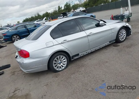 2011 BMW 328I z USA, uszkodzony, nr VIN WBAPH7C56BE674096